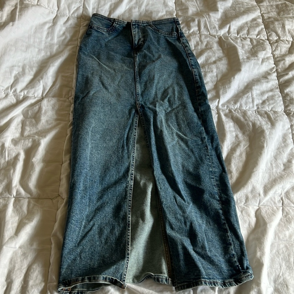 H&m divided denim maxi skirt with a slit size 0